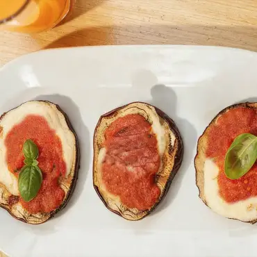 Überbackene Auberginen mit Tomate &amp; Mozzarella