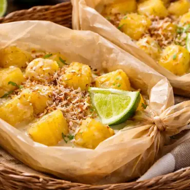 Kokos-Ananas-Päckchen mit Limette