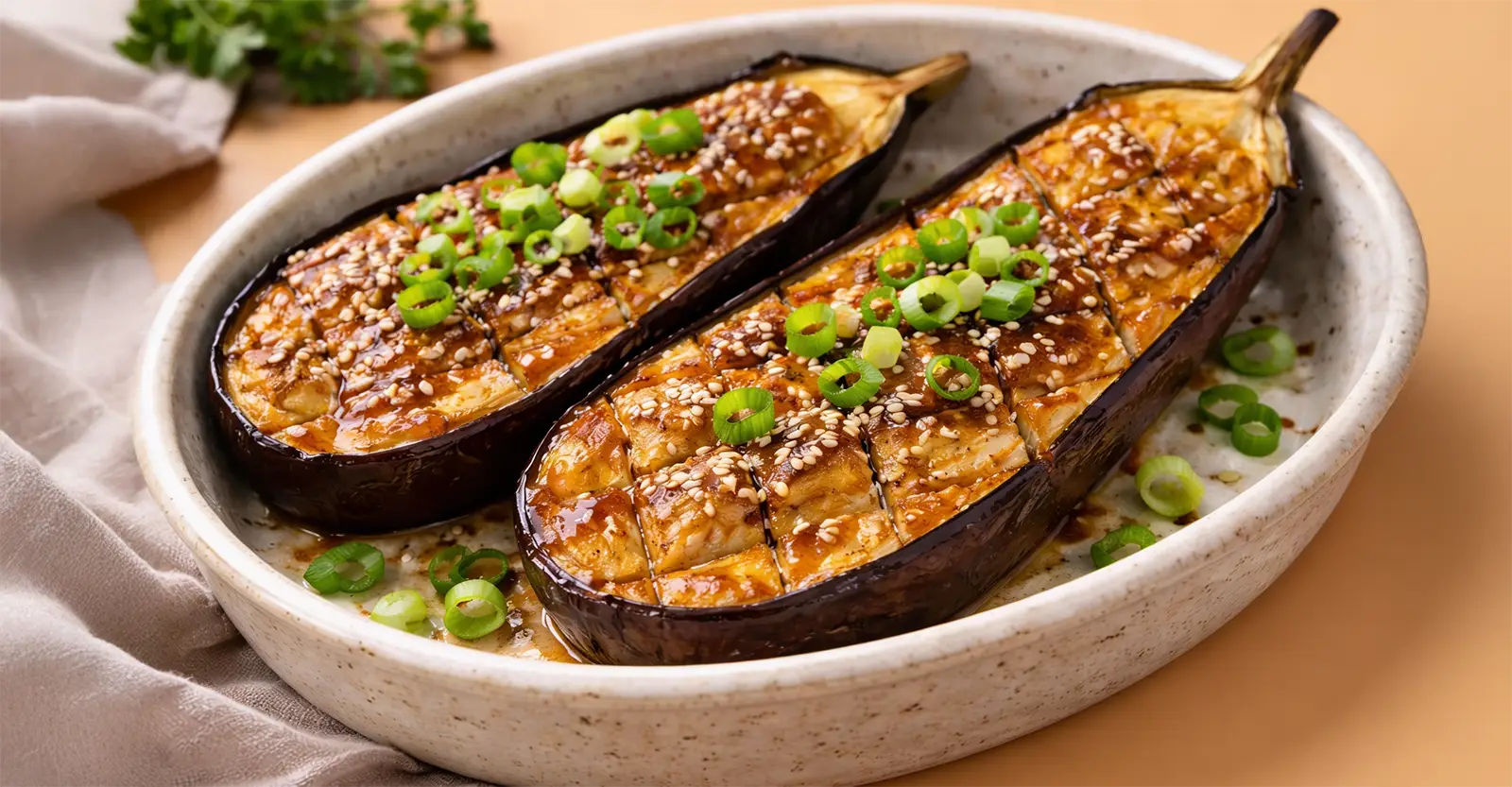 Miso-Aubergine mit Sesam &amp; Frühlingszwiebeln
