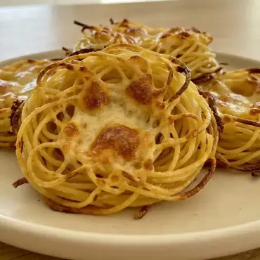 Knusprige Spaghetti-Nester mit Käse